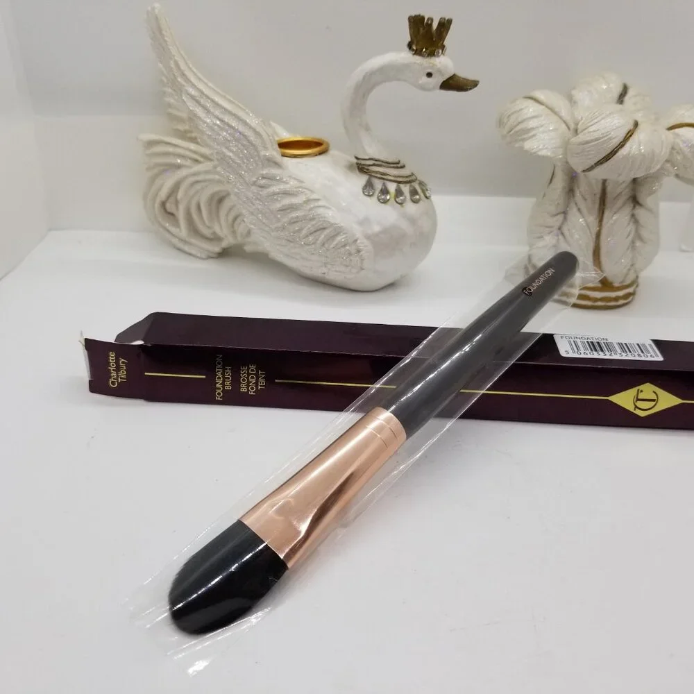 Charlotte Tilbury Foundation  Brush Only NIB Clearance Firm